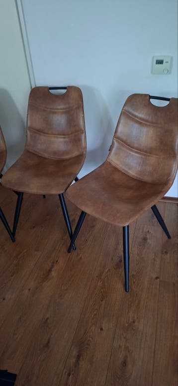 Mooie bruine stoelen Gratis
