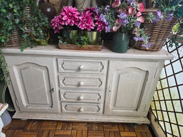 Schattig tuin / balkon kastje / dressoir GRATIS !!