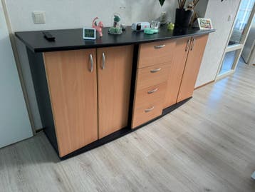Gratis af te halen: zwaar zwart/beuken dressoir