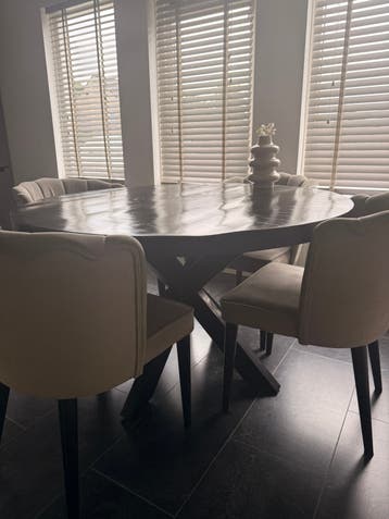 Zwarte eettafel 130 cm