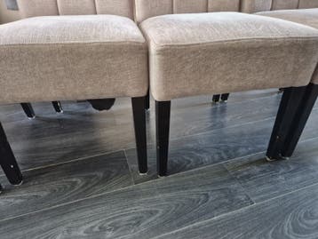 Moet voor maandag wegSet van 4 beige eetkamerstoelen