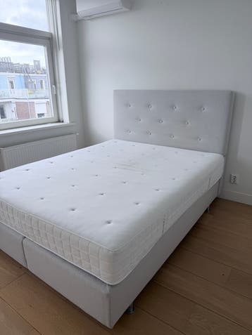 Comfortabel tweepersoons boxspringbed met matras