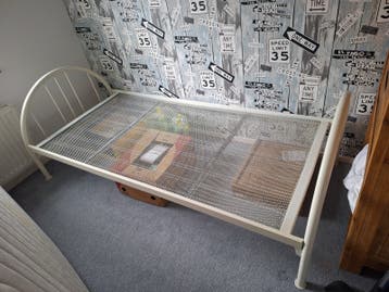 IJzeren eenpersoons bedframe 90x200 cm