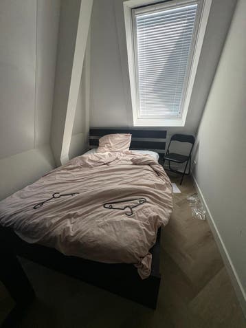 Eenpersoonsbed met lattenbodem en matras