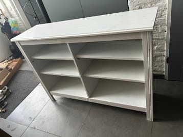 Witte boekenkast/dressoir met planken