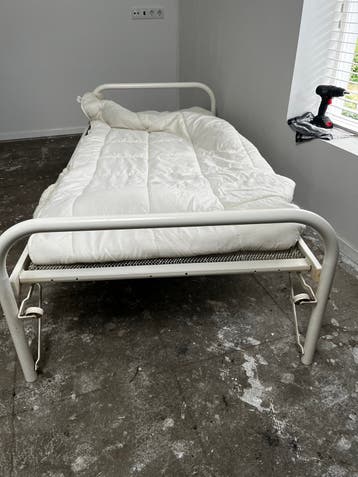 Eenpersoonsbed 90x190/200 cm - Gratis af te halen