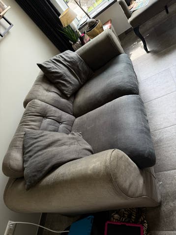 Bank (ca. 190cm) en 2 stoelen met vlekken - Gratis af te hal