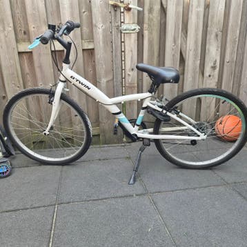 B'TWIN kinderfiets, wit met blauwe accenten