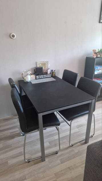 Gratis - Zwarte Eettafel