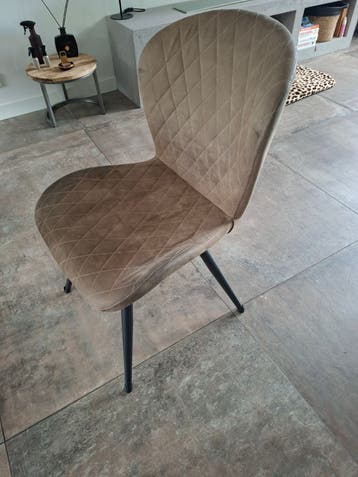Gratis 4 gebruikte stoelen voor tuinhuis of keet