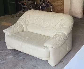 Witte leatherlook bank, bankstel, banken, meubel, meubels