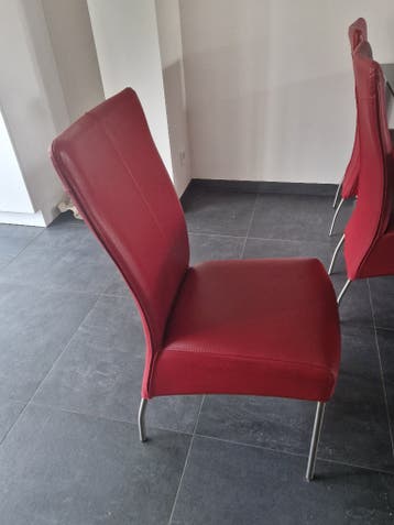 Salontafel met fauteuils en eethoek