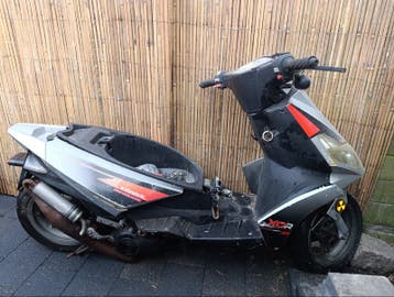 Gratis scooter op geel kenteken - mist zadel en achterveer