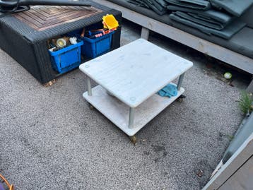 GRATIS! Bijzettafel of kleine salontafel op wieltjes