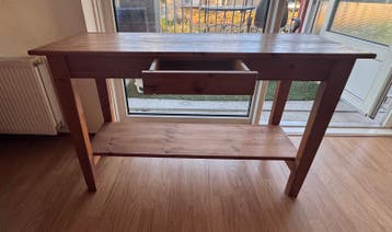 Gratis af te halen sidetable met lade