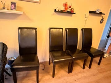Gratis eetkamerstoelen - Donkerbruin OPHALEN VOOR 11-07-26