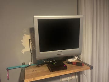 Sharp LCD TV met muurbeugel