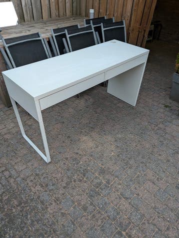 Ikea bureau met gebruikerssporen gratis af te halen