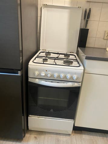 Vrijstaand gasfornuis met oven, bakplaat en rooster