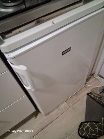 Zanussi koelkast - werkt, maar roestig (gratis af te halen)