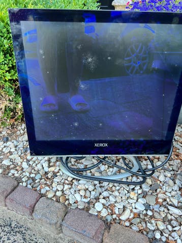 Gratis Xerox 17 inch LCD-monitor, werkend, inclusief kabels