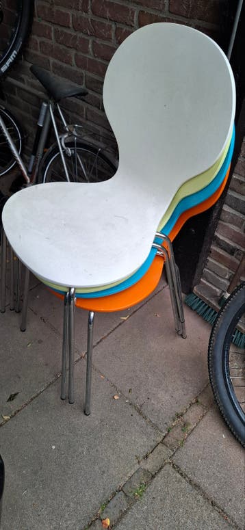 4 stapelbare stoelen