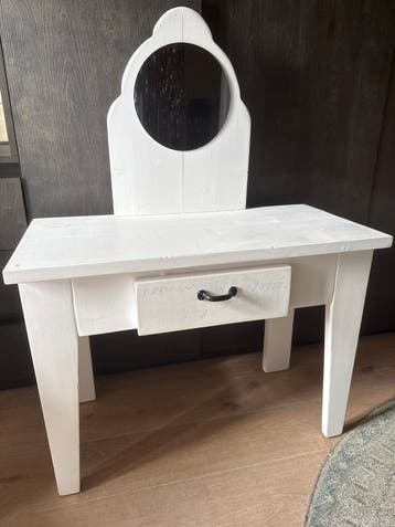 Leuke witte kinder kaptafel
