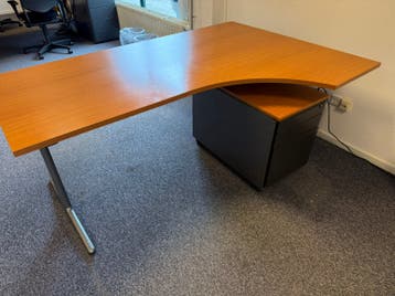 (Kantoor) bureau met separate ladekast
