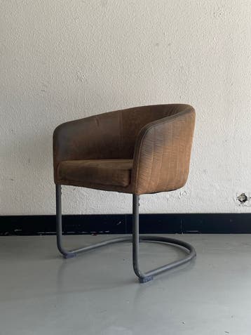 8 Bruine stoelen, gebruikt, direct op te halen