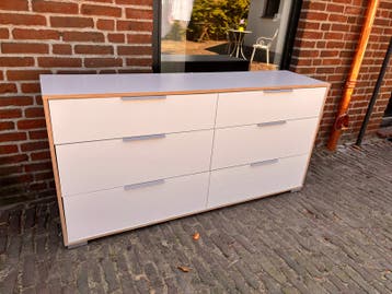 Gratis: Witte ladekast met zes lades