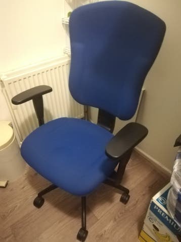 GRATIS Bureaustoel aangeboden !