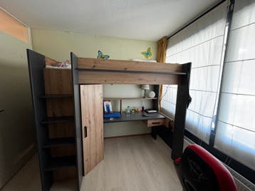 Gratis af te halen: hoogslaper met bureau