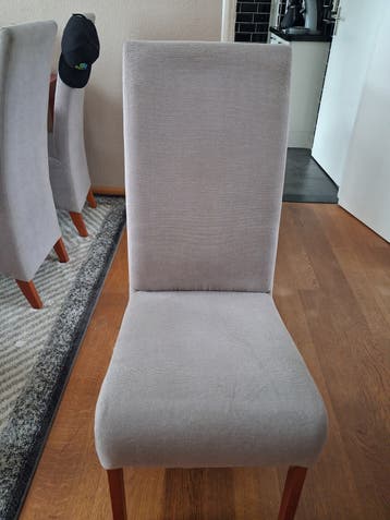 Gratis 6 eetkamer stoelen