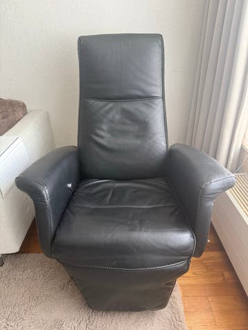 Gratis zwarte leren relaxfauteuil