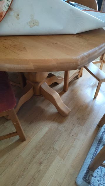 Tafel en stoellen