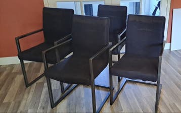 Gratis 4 comfortabele keukenstoelen