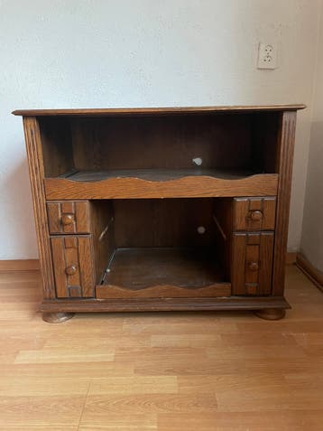 GRATIS: tv meubel eikenhout 90 * 50 * 75 hoog