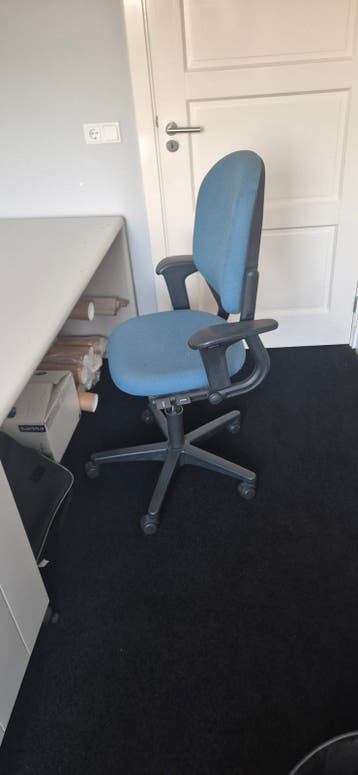 Gratis blauwe Bureaustoel