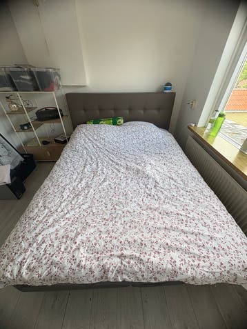 Tweepersoons boxspring met hoofdbord - Gebruikt