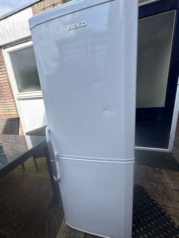 DEFECT Beko Koelkast met vriesvak