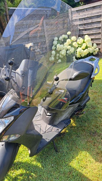 Kymco voor een goede fles wijn dus bekant gratis.