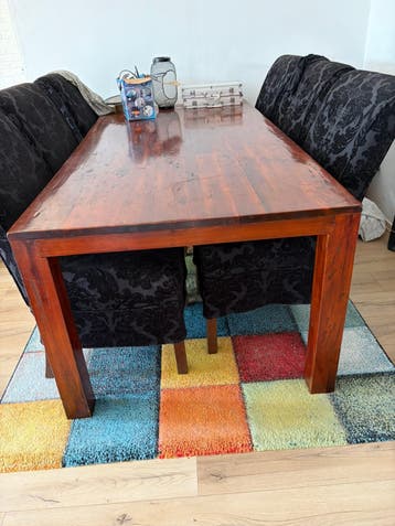Eethoek tafel en stoelen GRATIS