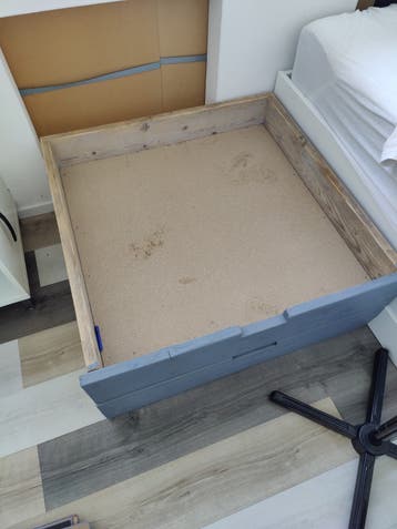 Steigerhouten bed
