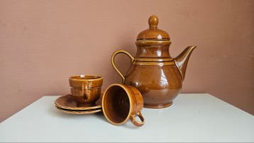 Ruilen? Theekan, kopjes en schoteltjes, terra bruin vintage
