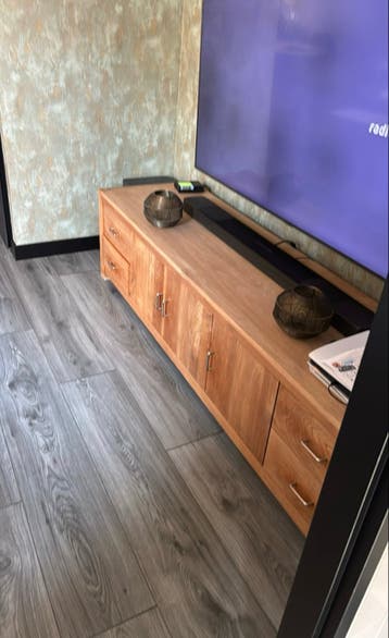 Vana TV-kast 2 meter breed