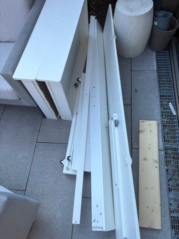 2x Slakt onderbedden met lattenbodem en lades (gratis)