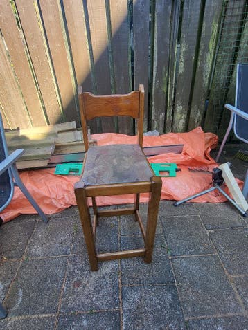 Hoge stoel / barkruk