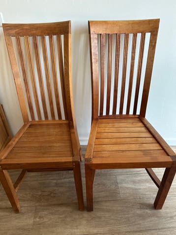 Gratis af te halen 2 teak houten eetkamerstoelen