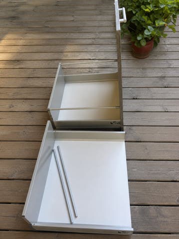 2 Keukenlades, 1 met front, 1 zonder front