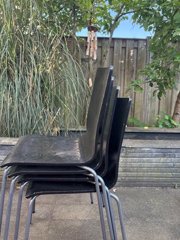 Gratis zwarte stoelen - 4 stuks
